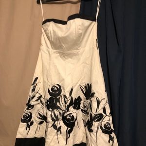 Used beautiful White House Black Market Dress